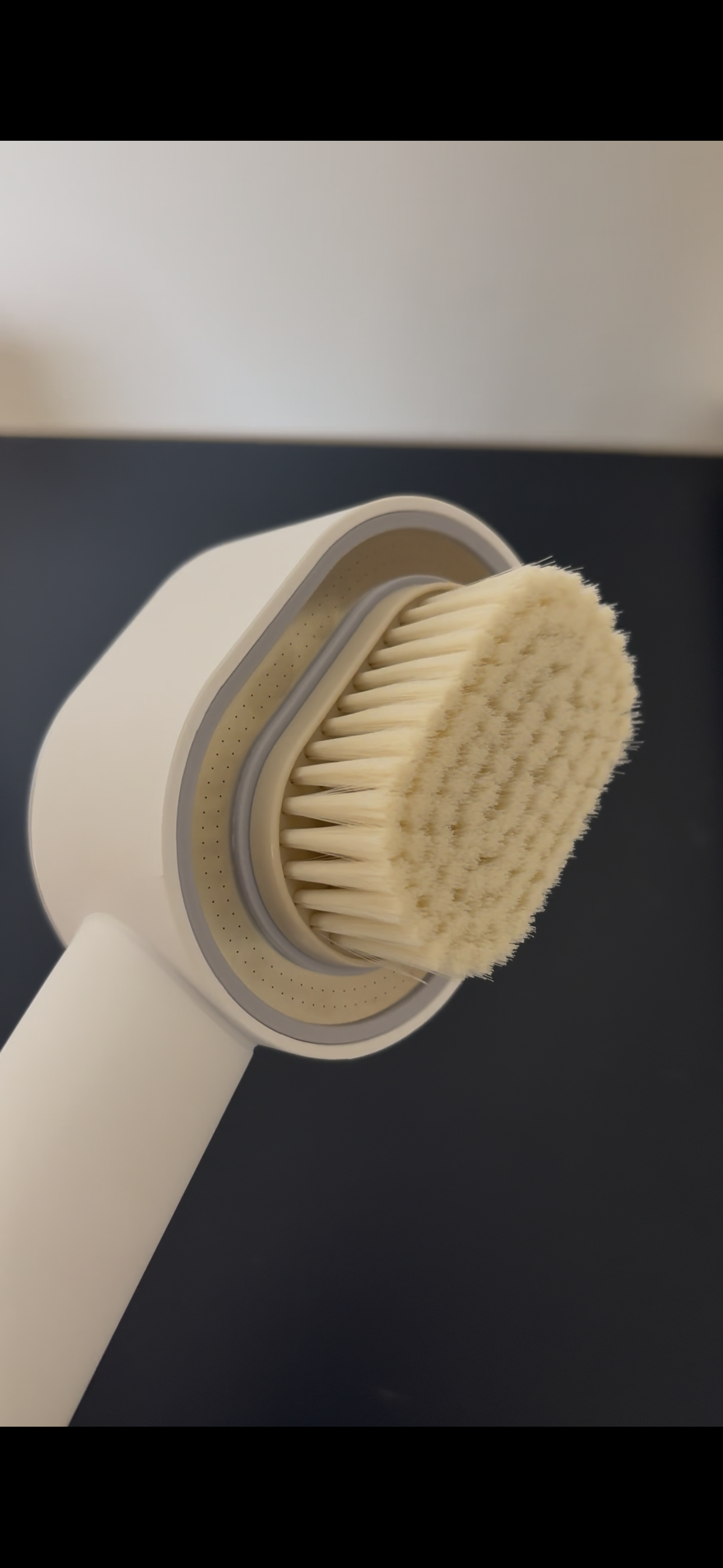 Brosse et éponge adaptables sur votre pommeau Suimy