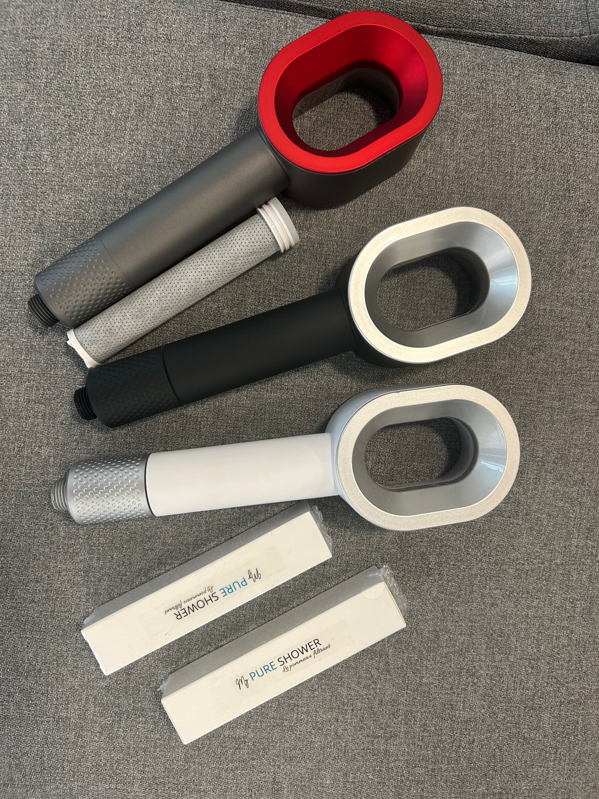 Offre spéciale MyPureShower : Pack Trio avec 3 pommeaux et 5 filtres (2 offerts). Une douche saine et économique pour toute la maison.