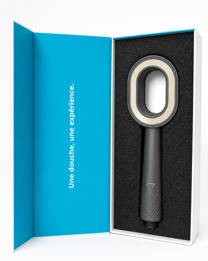 Image du pommeau de douche filtrant gris Suimy, anti chlore et calcaire grâce a son filtre ACF au charbon actif et son économie d'eau de 15% par douche, testé en laboratoire français