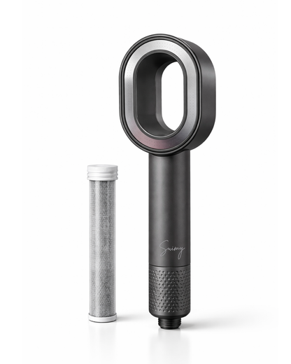 Photo du pommeau filtrant gris de la marque Suimy avec filtre anti calcaire et anti chlore 