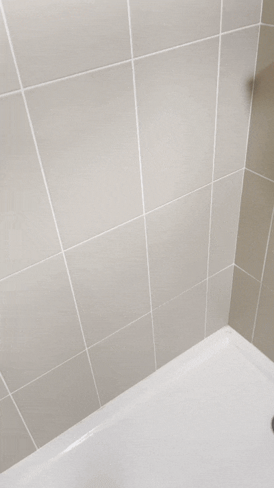 GIF de démonstration du Pommeau de douche filtrant Suimy en coloris Dorée avec son filtre ACF et son jet a effet spa 