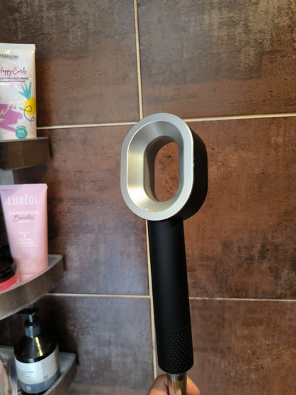 photo du pommeau noir filtrant sous la douche nouvelle couleur