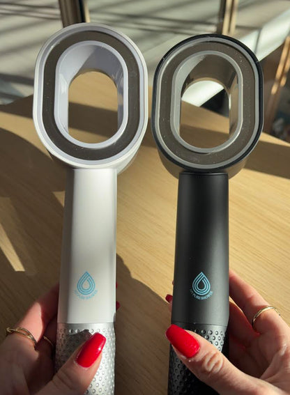 photo du pack duo de pommeau filtrant le chlore et le calcaire couleur gris et blanc