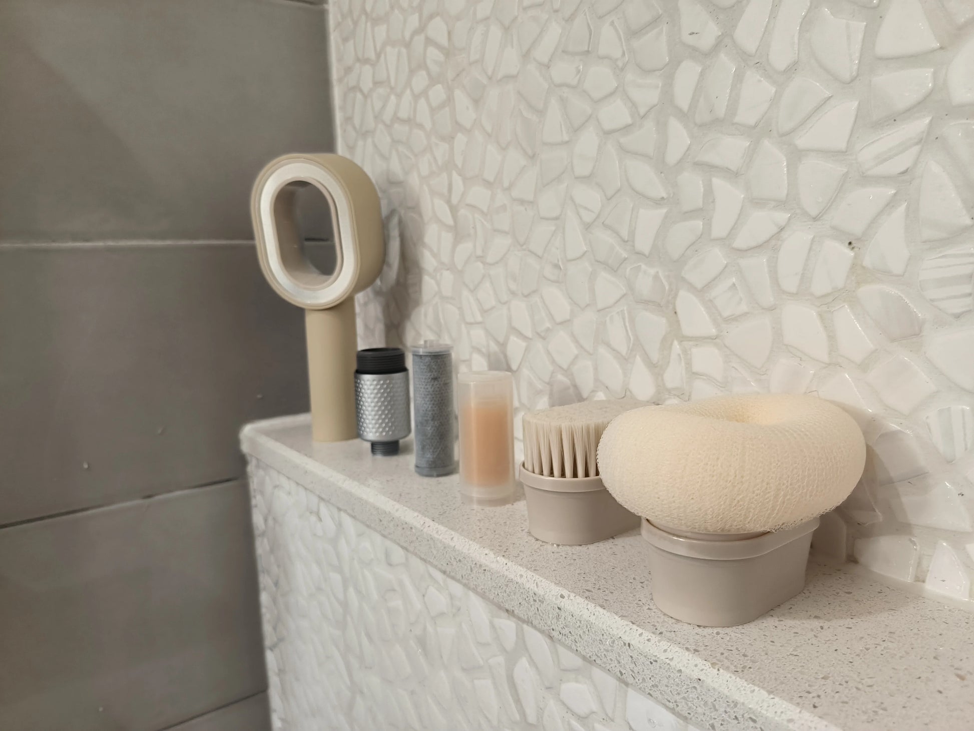 Pommeau de douche écologique avec filtre anti-chlore - Économisez l’eau et protégez votre peau pommeau de douche anti chlore et calcaire  Filtre de douche pour économie d’eau idéal pour problème de peau filtre l’eau de douche et du bain grâce au pommeau anti chlore et calcaire avec filtre douche, plusieurs couleurs disponible matériaux ABS résistant et inox facile d’installation