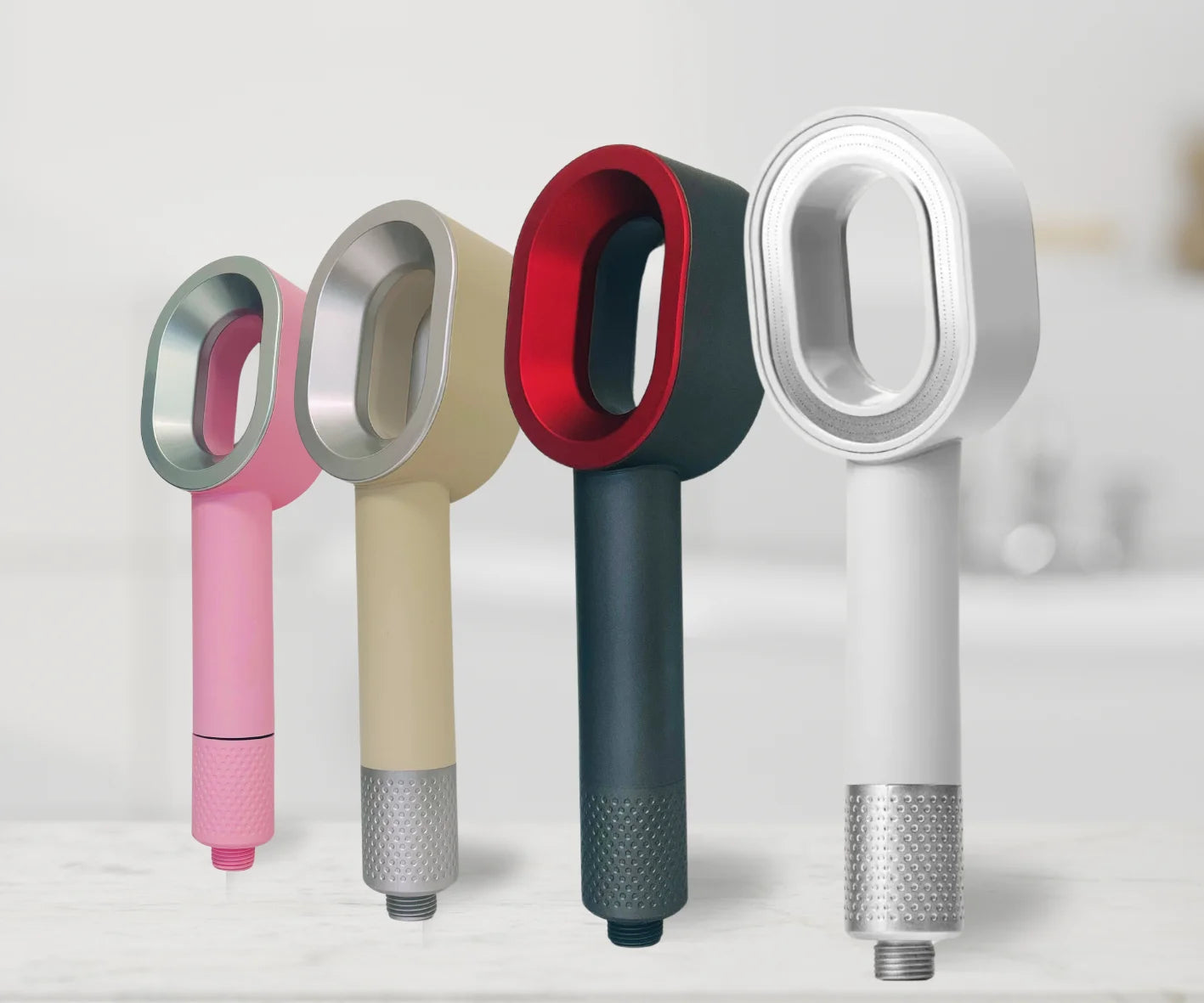 pommeau de douche design avec filtre plusieurs couleurs sur la photo 