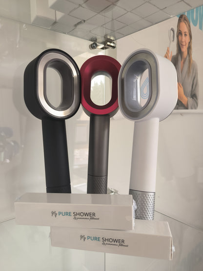 photos de trois pommeau de douche filtrants et deux filtres mypureshower, couleur gris, blanc et noir