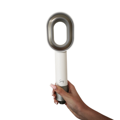 Photo du pommeau de douche filtrant de couleur blanc intégrer d'un filtre ACF  qui permet de faire des économies d'eau et qui réduit le chlore et le calcaire.