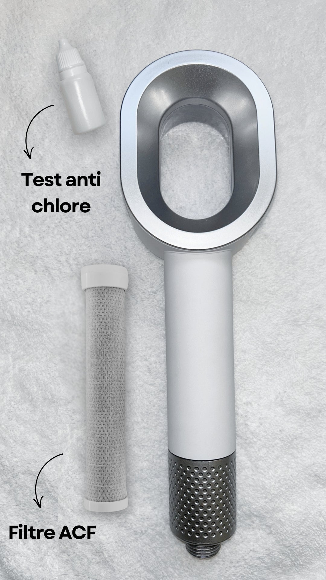 photo pommeau blanc avec test chlore et long filtre 