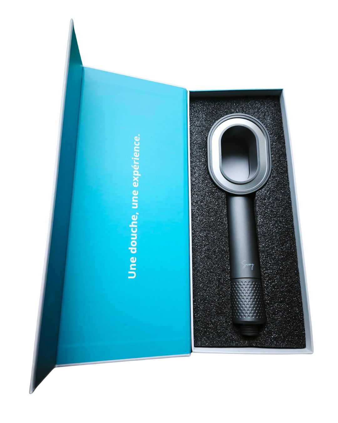 pommeau de douche filtrant en couleur gris de la marque Suimy qui   permet de réduire le chlore et le calcaire. Permet aussi de faire des économies d'eau 