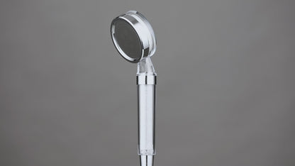     Filtre Anti-Chlore : Le filtre intégré capture le chlore, les métaux lourds et autres impuretés, offrant une eau plus douce et moins agressive pour votre peau et vos cheveux.
    Écologique et Économique : Réduit l'empreinte écologique en limitant la consommation d'eau tout en vous permettant de profiter d'une douche agréable grâce à une pression d'eau optimale.
    Facile à Installer : Compatible avec toutes les installations standard de douche, le pommeau de douche Pure Shower s'installe en quelques m