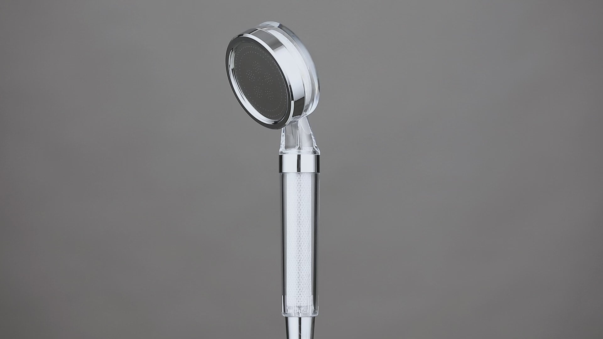     Filtre Anti-Chlore : Le filtre intégré capture le chlore, les métaux lourds et autres impuretés, offrant une eau plus douce et moins agressive pour votre peau et vos cheveux.
    Écologique et Économique : Réduit l'empreinte écologique en limitant la consommation d'eau tout en vous permettant de profiter d'une douche agréable grâce à une pression d'eau optimale.
    Facile à Installer : Compatible avec toutes les installations standard de douche, le pommeau de douche Pure Shower s'installe en quelques m